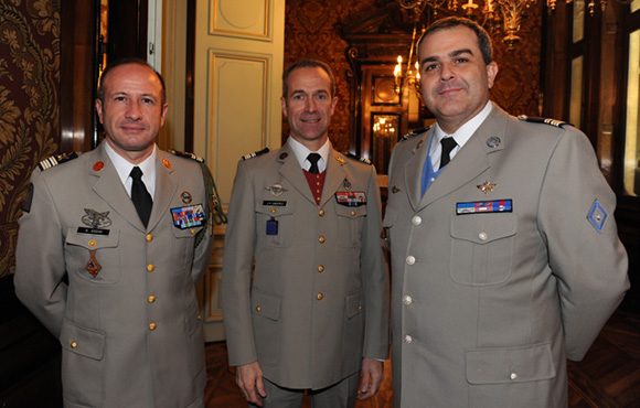 16. Les lieutenants colonels Bernard Godini, Jean-Philippe Enderle et Salvador Esteban