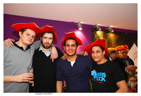 24. Dan, Anscas (Ayers Rock), Gorge (Cosmopolitan Bar) et José (Ayers Rock) 