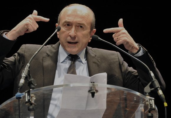Collomb pète les plombs. «Gouvernement de merde, putain de ministre»