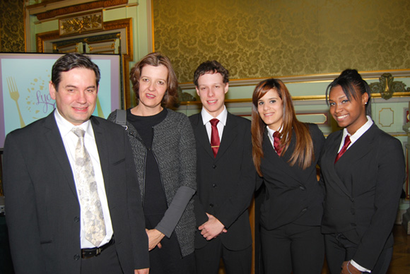 10. Thierry Mourier, Caroline Pagliero (Lycée Hélène Boucher) et leurs élèves William Robineau, Mejai Maroi et Tracy Moesta