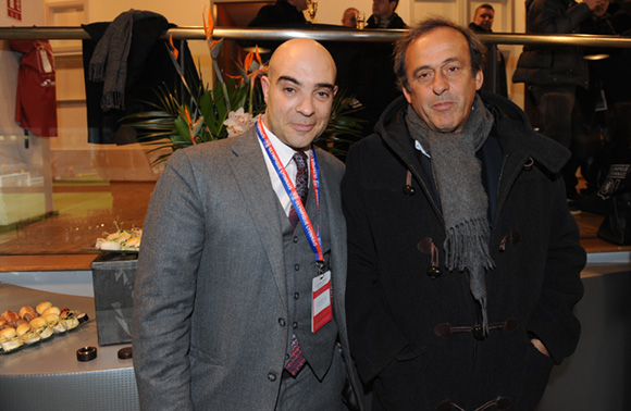 11. Le magicien Pierre Manu et Michel Platini