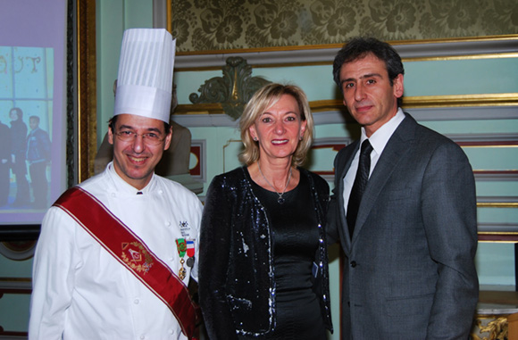 18. Tandis que l’Institut Paul Bocuse a œuvré au sein du Sofitel, avec le concours de Marie-Odile Fondeur et Silvio Iacovino (Directeur général Sofitel Lyon Bellecour)