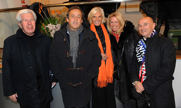 2. Maitre André Soulier, Michel Platini, Anne Revillon, Nadine Gravier et Daniel Levy, président de Totteham