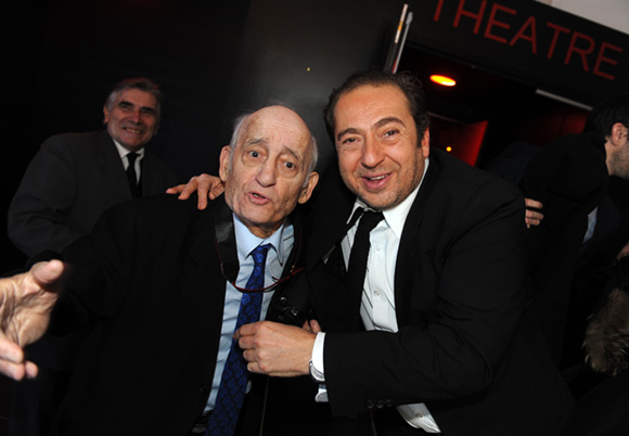 59. Le photographe Mario Gurrieri et Patrick Timsit