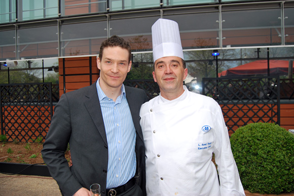 11. Jean-Grégoire d’Amman (Directeur F & B Hilton Lyon) et le Chef Diego Amat (Hilton)