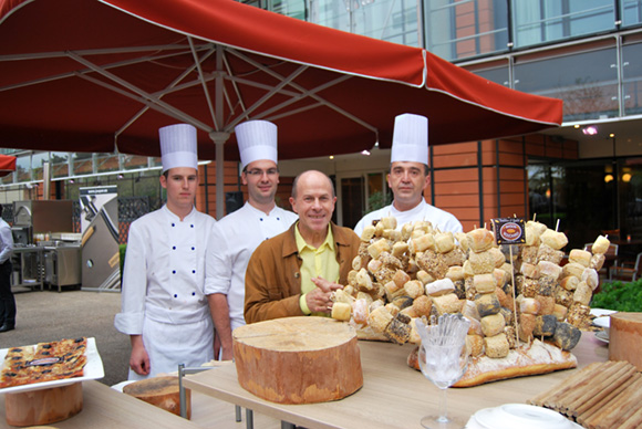 4. Christian Bouchard (Maison Bouchard, le boulanger officiel du Hilton Lyon) entouré du Chef Diego Amat (Hilton), Terry et Laurent