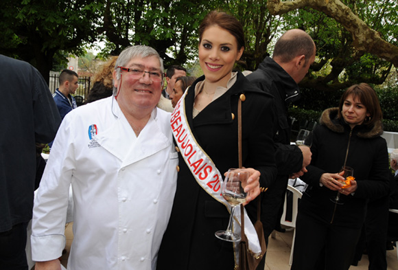 11. Michel Cruz (Le Faisan Doré) et Irène Cottinet, Miss Beaujolais 2013 