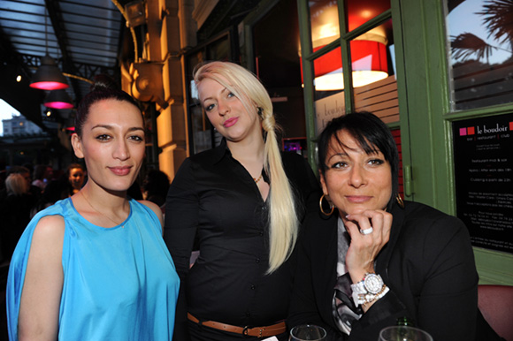 14. Fiona, Tania et Martine (Bar le Velours)