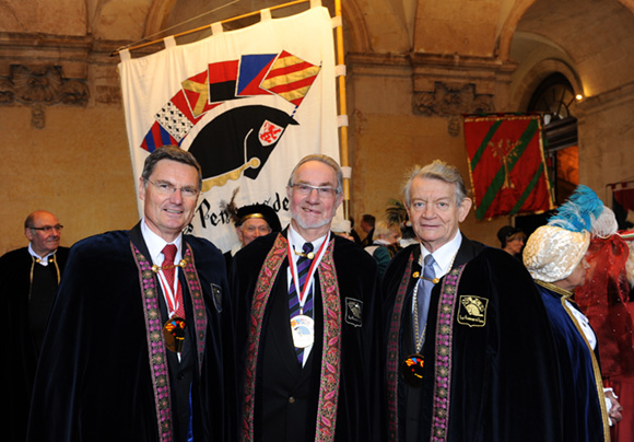 14. Christian Gelpi, président des Pennons de Lyon, Jean-Jacques Gabut et Georges Penato, consul du Mali