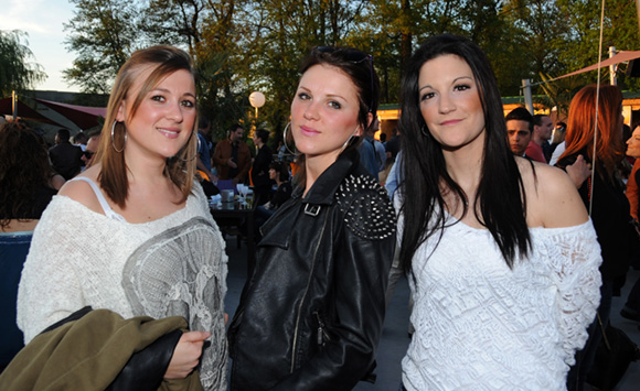 15. Laurie, Marion et Laure