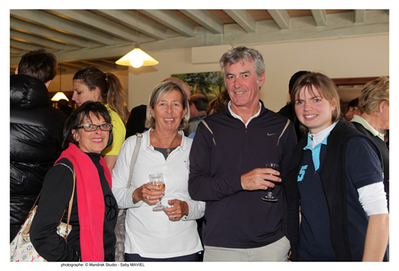 19. Denise Chamant, Martine Furet, Gildas son époux (Bio Mérieux) et Laure Urrea