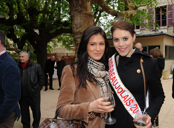 24. Mary Soulier, Miss Beaujolais 2009 et Irène Cottinet, Miss Beaujolais 2013
