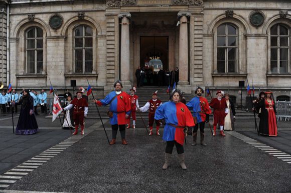 5. L’hôtel de ville est bien gardé