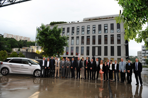 12. L’équipe Citrën Grand Lyon autour du nouveau C4 Picasso 