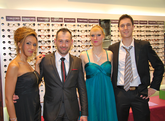 1. L’équipe d’Afflelou Gratte-Ciel : Dinah Theiller, Philippe Bozzi, directeur de la boutique, Sophie Blondel et Quentin Barras