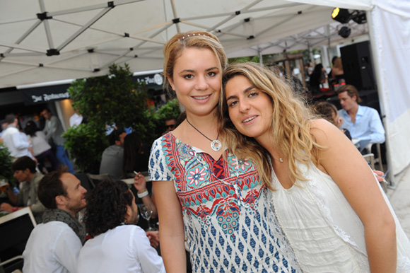 15. Victoria et Laura