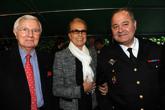 18. Jacques Homar, son épouse Erika et le général de division Jean-Patrick Ridao