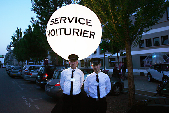 41. Le service voiturier