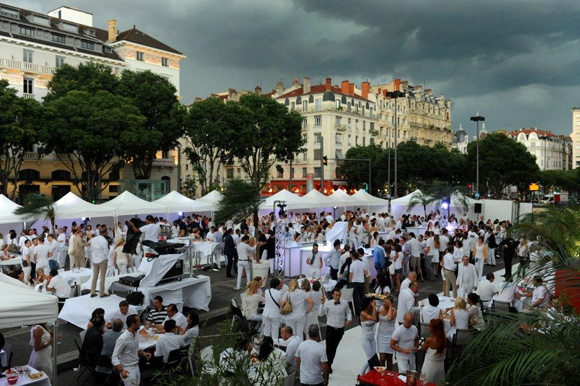 Ciel d’orage pour la soirée blanche du Boudoir