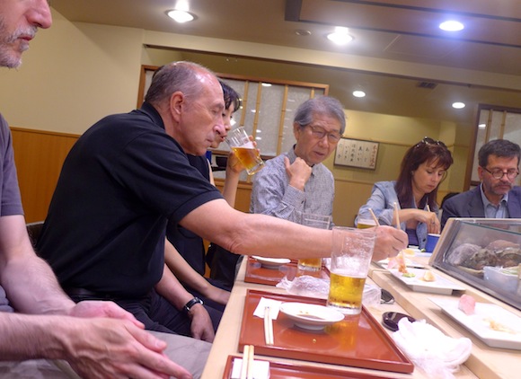 05. Bière et sushis pour débuter, Gégé mène sa délégation à la baguette