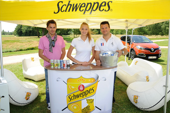 26. L’équipe Schweppes : David Tavira, Jérômyne Duclos et Damien Huillard 