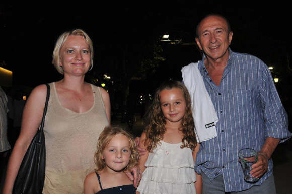 33. Caroline et Gérard Collomb accompagnés de leurs filles Clémence et Camille