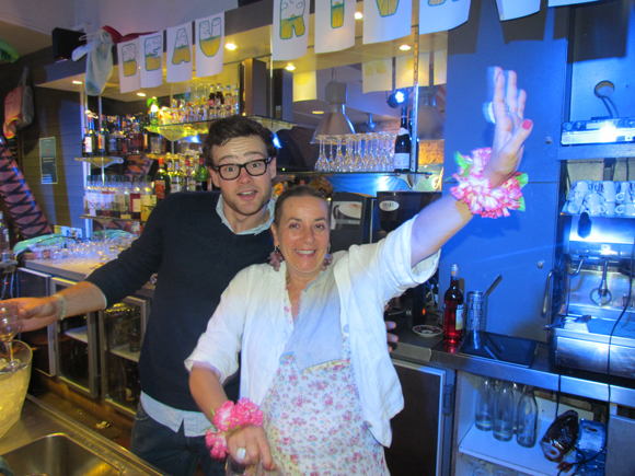 24. Etienne et Mumu (Café du Marché)