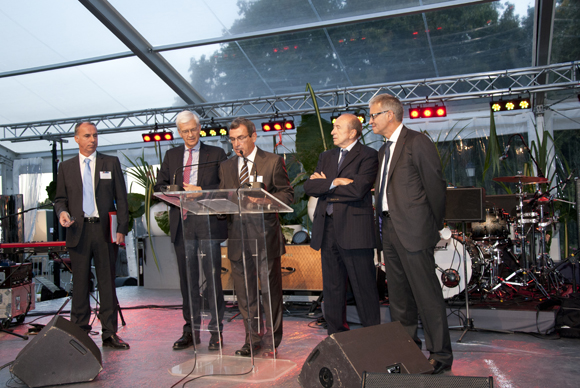 4. Olivier Bedeau, directeur général de l'Auxiliaire et de l'Auxiliaire Vie, Didier Ridoret, Président de la Fédération Française du Bâtiment, Luc Brunel, président de l’Auxiliaire, le sénateur-maire de Lyon et Patrick Bernasconi, Président de la Fédération Nationale des Travaux Publics