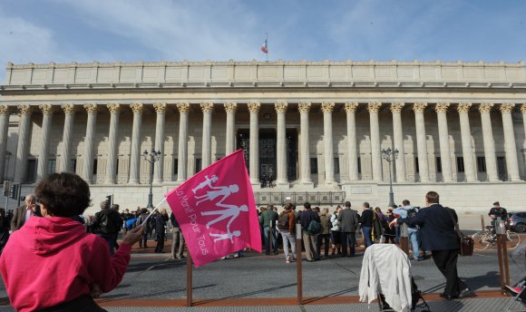 Lyon. Christiane Taubira accueillie par les anti-mariage pour tous