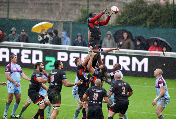 Les tribunes VIP de LOU – Bourgoin. Le derby de tous les records