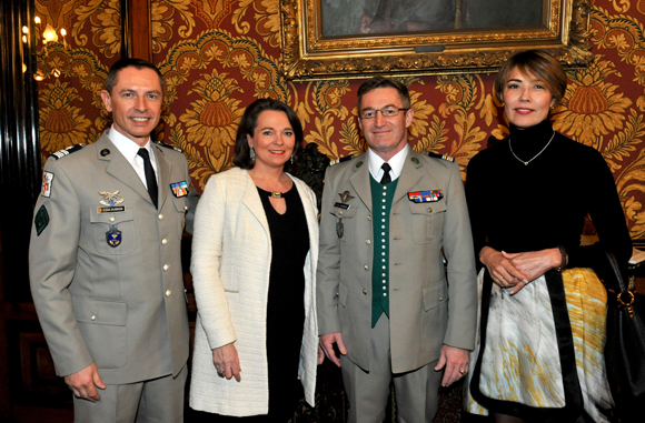 11. Le colonel Gilles Coulognon, le lieutenant-colonel Jean-Christophe Darbon, son épouse Florence (Fondation Ste Irénée) et Saltanat Tashmatova (OIPC Genève)