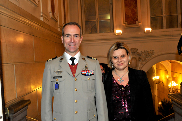 13. Le lieutenant-colonel Jean-Philippe Enderlé et son épouse Corinne