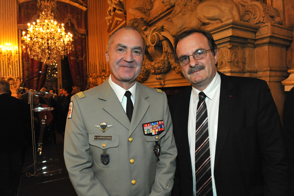 15. Le général Martial de Braquilanges, gouverneur militaire de Lyon et Jean-François Carenco, préfet du Rhône