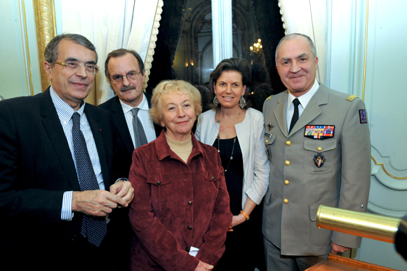 19. Jean-Jack Queyranne, président du Conseil Régional, Jean-François Carenco, préfet du Rhône, Danièle Chuzeville, présidente du Conseil général, le général Martial de Braquilanges, gouverneur militaire de Lyon et son épouse Elisabeth