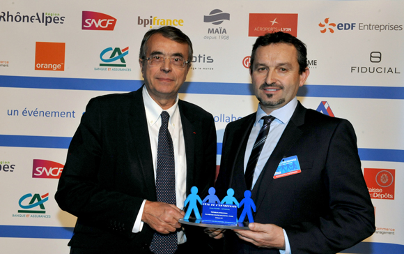 29. Trophée de l’international remis par Jean-Jack Queyranne, président Région Rhône-Alpes à Christophe Ray (Polyuréthane industrie manutention pim sas)