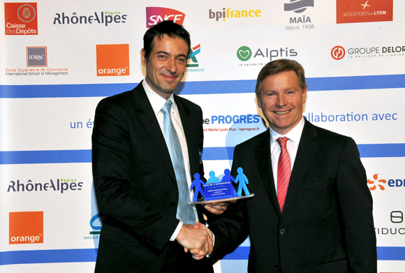 32. Trophée de la responsabilité sociale de l’entreprise remis par Jean-Paul Babey (ALPTIS) à Fabrice Poncet (La fabrique (A2P)