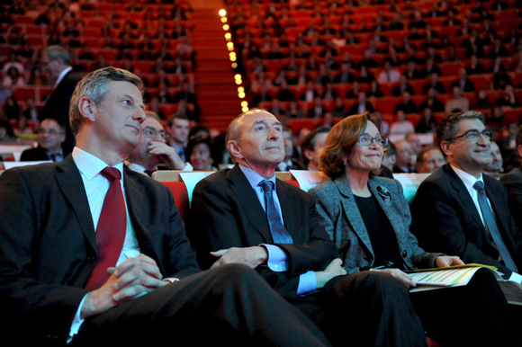 6bis. Pierre Fanneau, DG du Progrès, Gérard Collomb, sénateur maire de Lyon, Laurence Eymieu, directrice régionale de la SNCF et Christian Missirian (EDF)