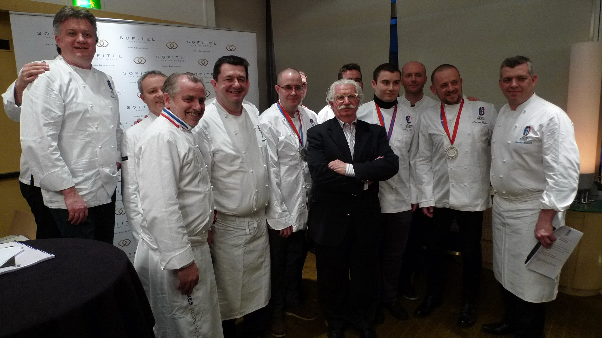 Toques Blanches Lyonnaises. Intronisation de trois nouveaux cuisiniers