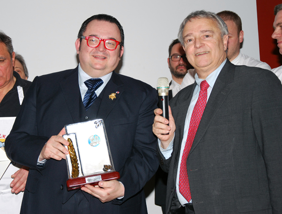 22. Le trophée de Lyon Saveurs remis à Fabrice Sommier