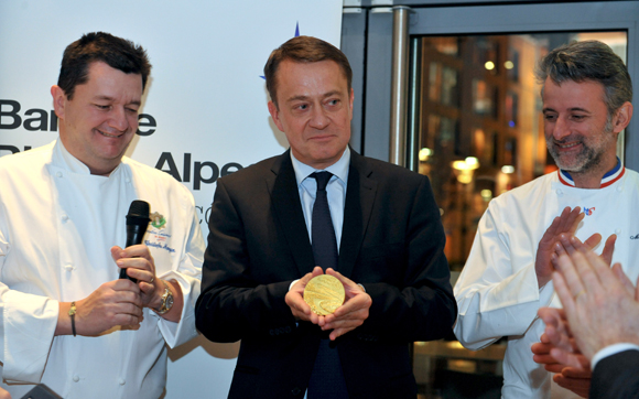 36. La médaille des Toques Blanches Lyonnaises remise à Bruno Deschamp