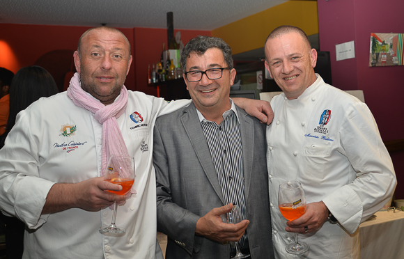 21.  Dominic Moreaud (Tout Le Monde à Table), Fiorello (capitaine ICEO) et Maurizio Bullano (Due Restaurant)