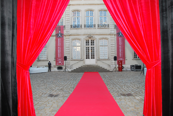 1. L’entrée des artistes