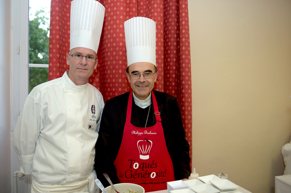 12. Le chef Alain Brunot et le cardinal Philippe Barbarin