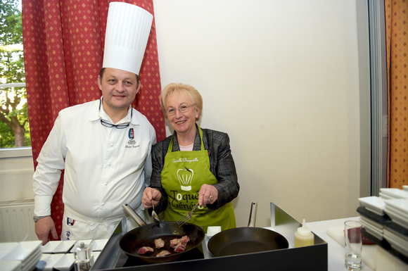 17. Le chef Olivier Degand et Danielle Chuzeville, présidente du Conseil général