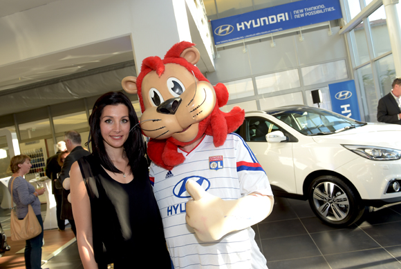 1. Virginie Bisignano et Lyou la mascotte de l’OL