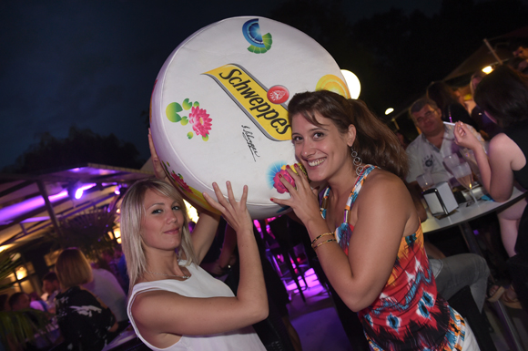 13. Elodie et Charlotte