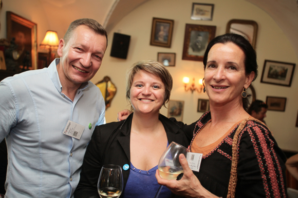 22. Laurence Kagialis (Office du Tourisme de Lyon) entouré de Laurent Matray et Annie Meunier (É Hôtels)  