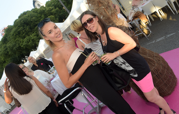 6. Mélanie et Elodie