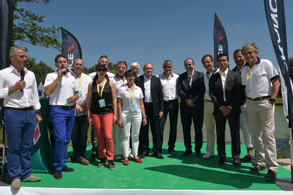 1. Organisateurs et sponsors sur le podium autour de Gérard Collomb