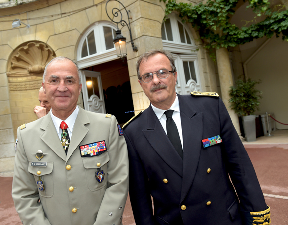 20. Le général Martial de Braquilanges, gouverneur militaire de Lyon et Jean-François Carenco, Préfet du Rhône